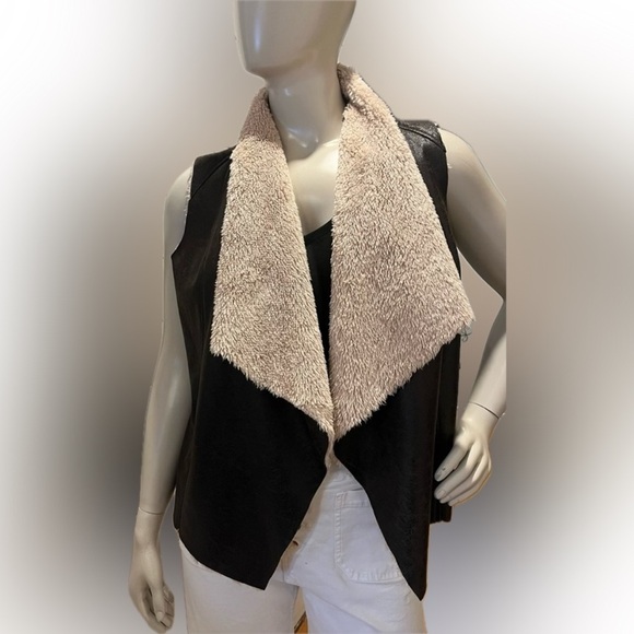 RD STYLE sleeveless faux fur faux leather jacket. size M/L ⚠️ - Picture 1 of 8